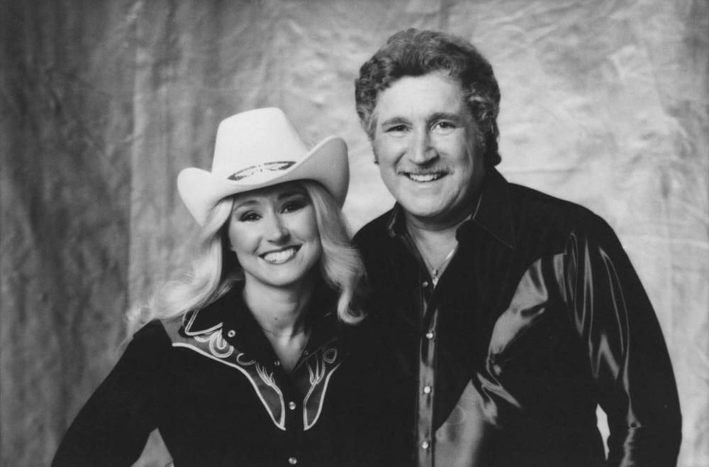 Gene Watson Guitar Flash Drive Outside the Box