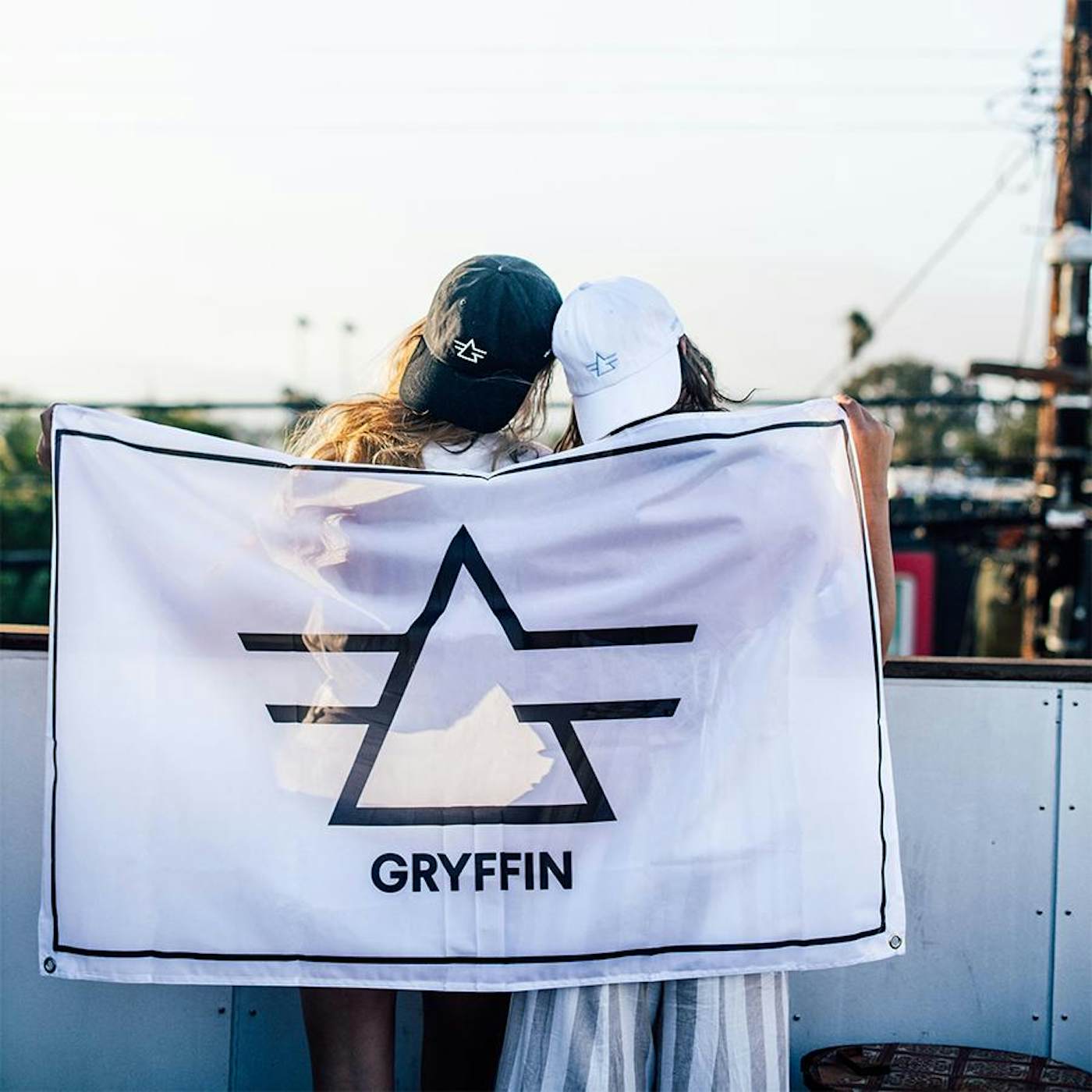 Flag White Gryffin Logo