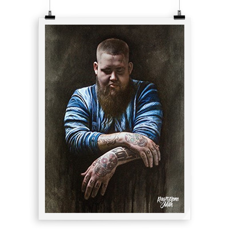 Rag n bone man human перевод. Rag'n'Bone man и его девушка. Bone man Rag'n дети. Rag'n'Bone man в детстве. Rag'n'Bone man плакат.